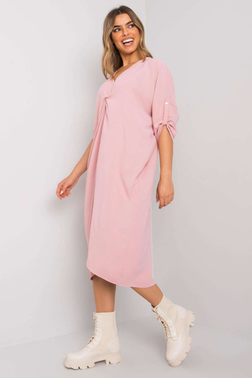 Špinavé růžové volné šaty...