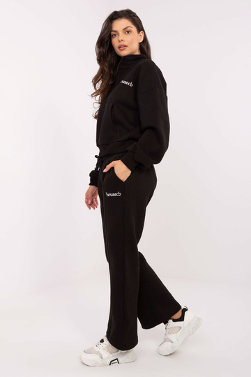 Černá dvoudílná souprava...