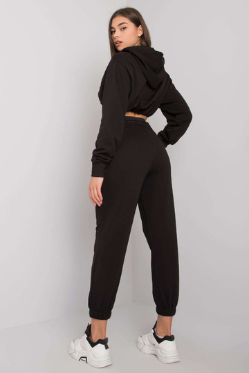 Černý komplet s kalhotami... 2