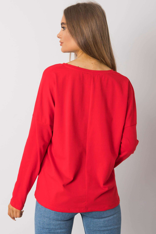 Červená halenka s dlouhým rukávem...