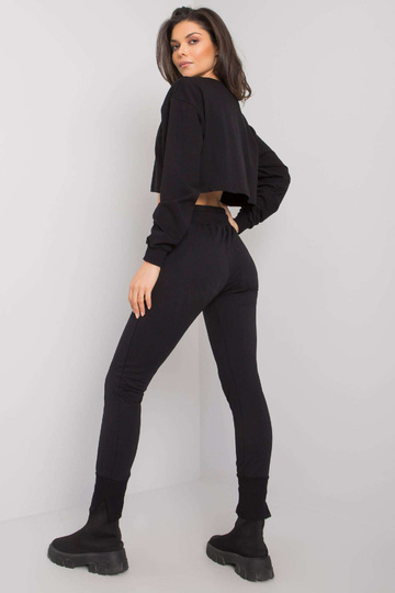 Černé tepláky s kapsami...