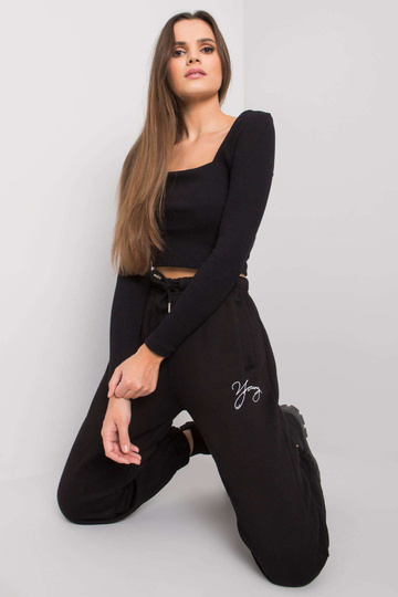 Černé tepláky s nápisem Lily