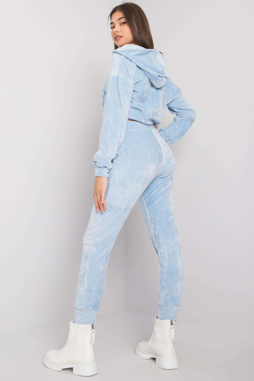 Světle modrá dvoudílná souprava s...