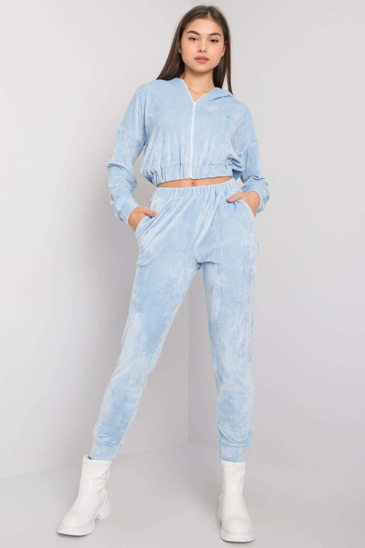 Světle modrá dvoudílná souprava s...