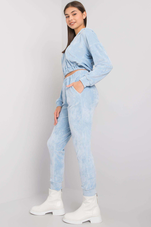 Světle modrá dvoudílná souprava s...