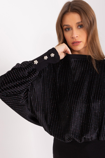 Černá halenka s ozdobnými...