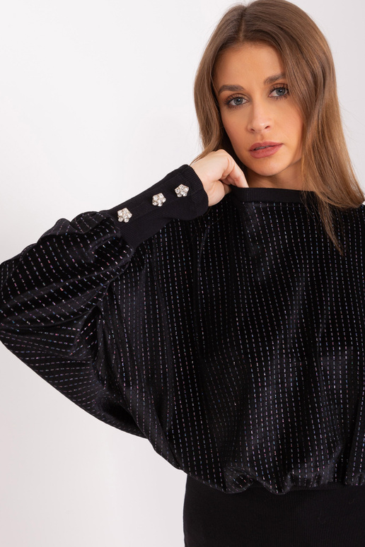 Černá halenka s ozdobnými knoflíky...