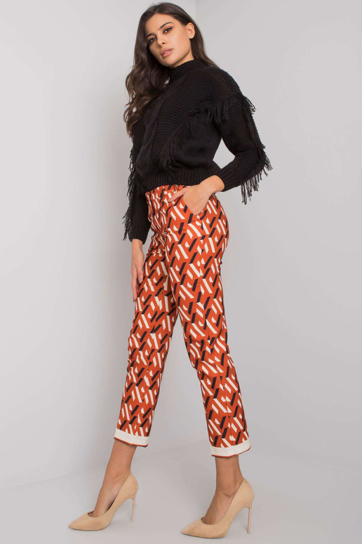 Tmavě oranžové kalhoty se vzorem...