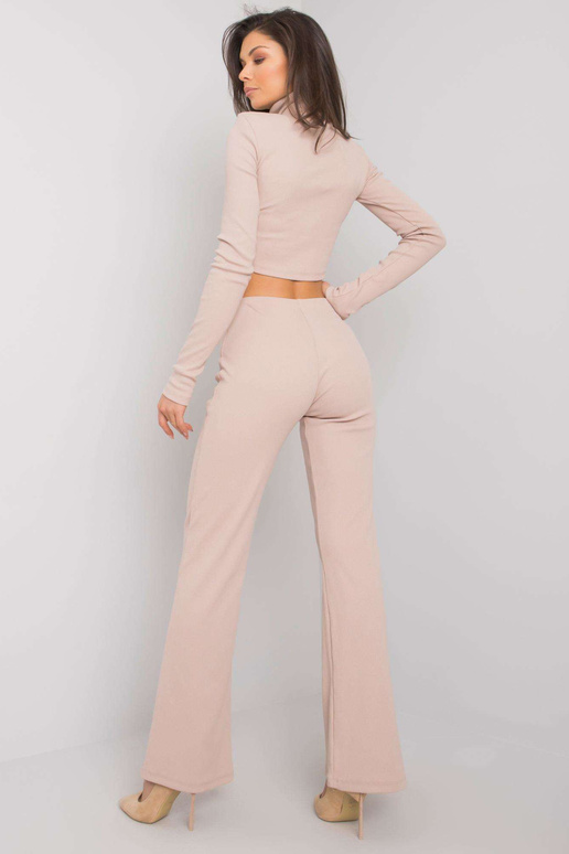 Světle béžový komplet s kalhotami... Světle béžový komplet s kalhotami...