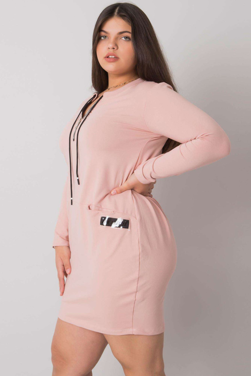 Špinavé růžové šaty velikosti plus s...