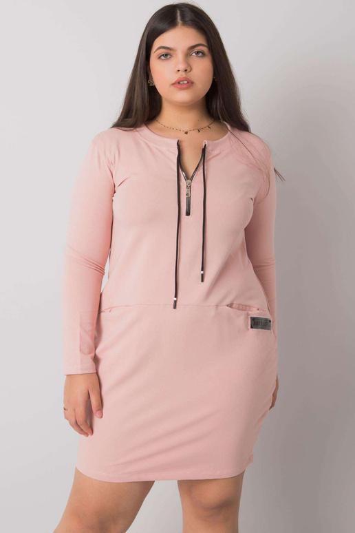 Špinavé růžové šaty velikosti plus s...