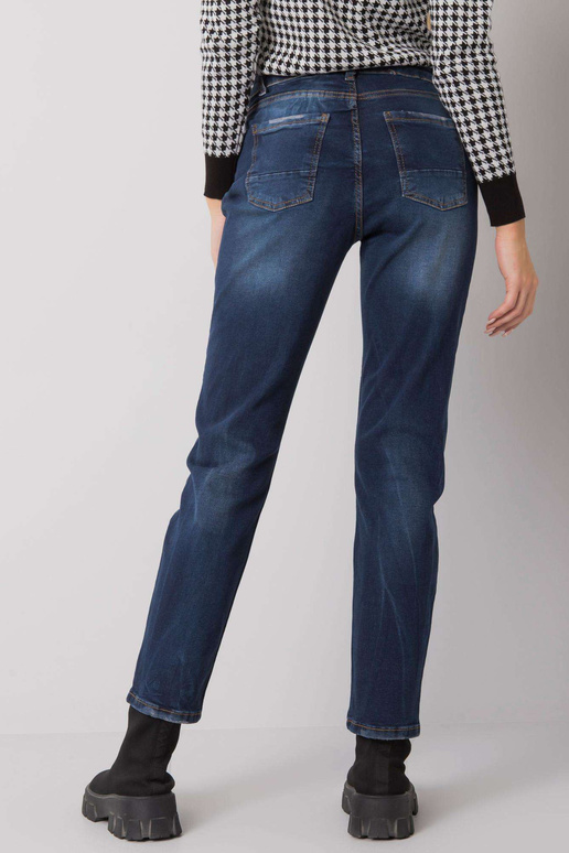 Tmavě modré rovné džíny s oděrkami...