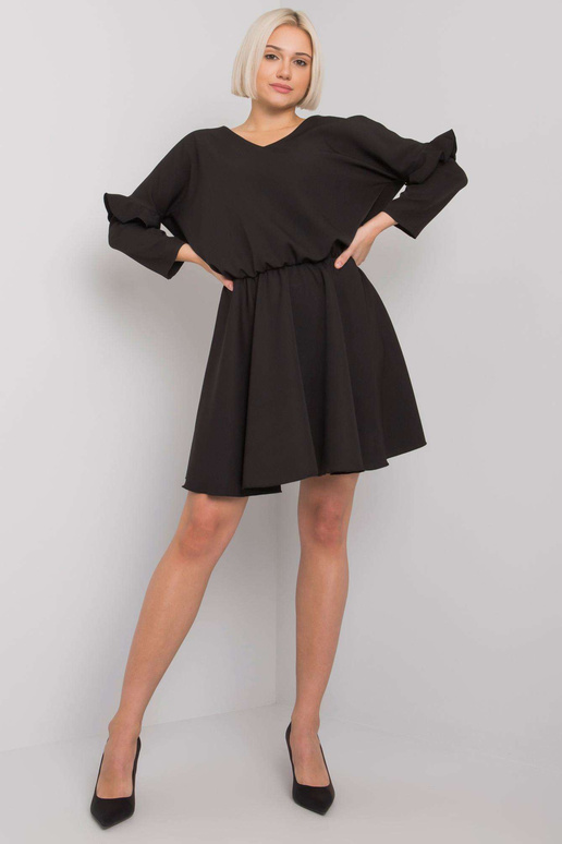 Černé šaty s volánky na rukávech...