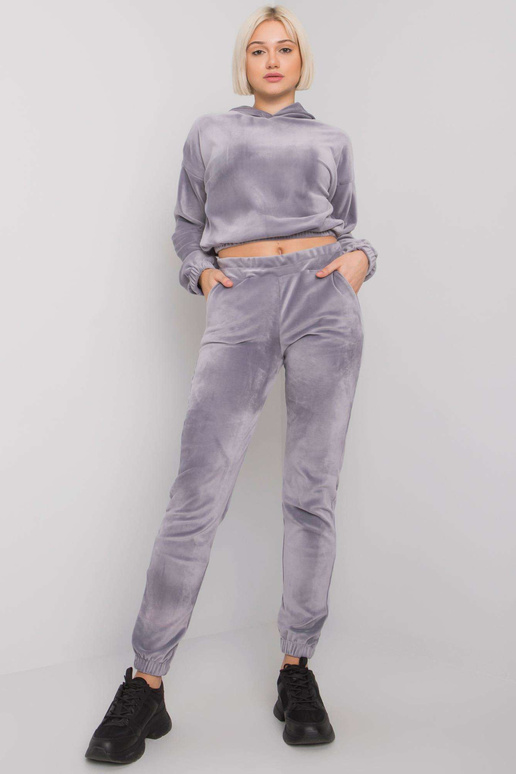 Šedá dvoudílná souprava s velurem...