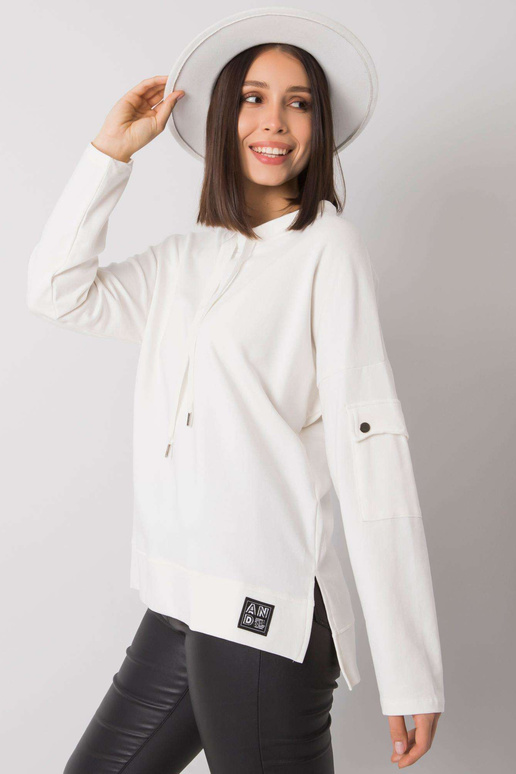 Ecru halenka plus velikosti s kapsou...