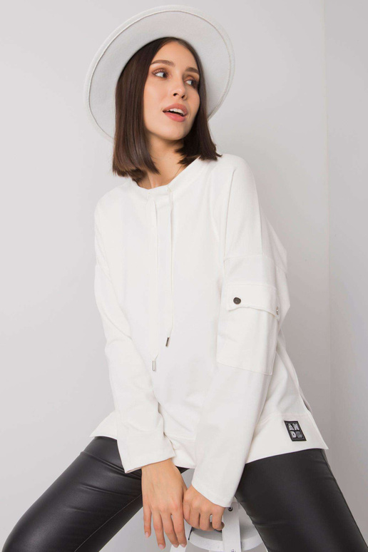 Ecru halenka plus velikosti s kapsou...