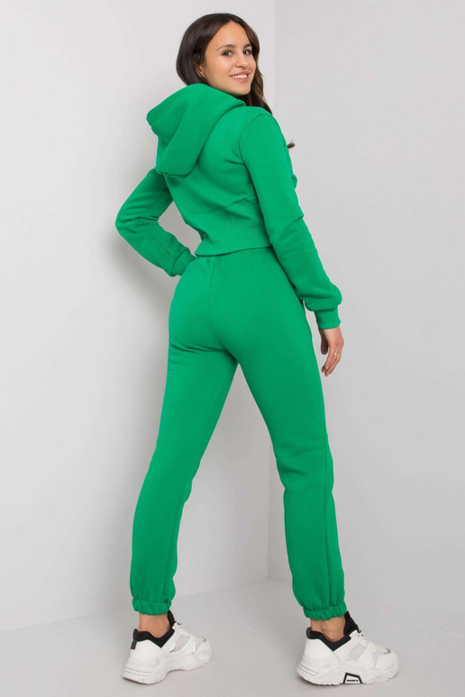 Zelená tepláková souprava s kalhotami... Zelená tepláková souprava s kalhotami...