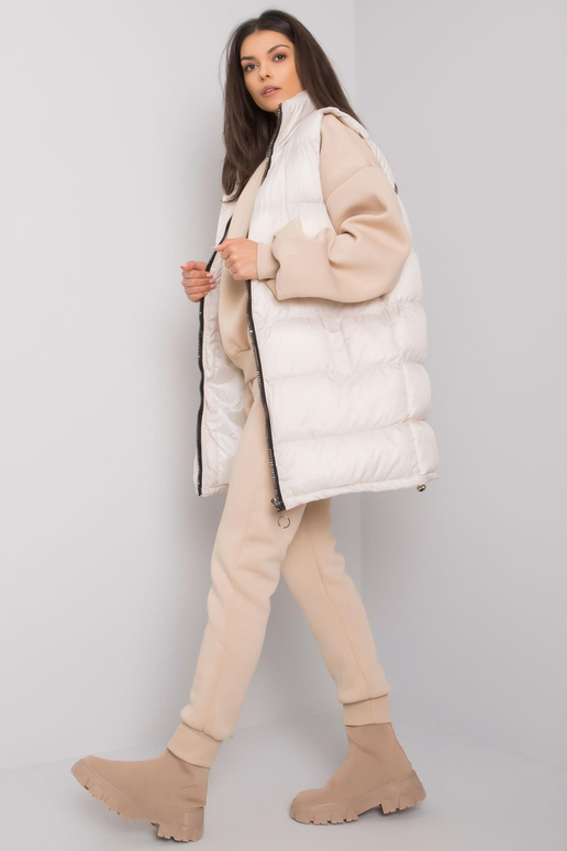 Béžová souprava s vestou Winchester