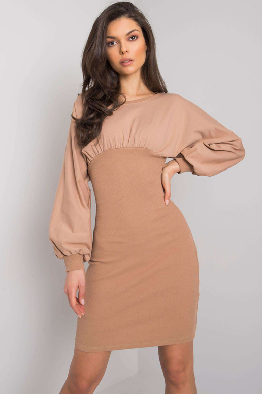 Velbloudí vypasované šaty Violette...