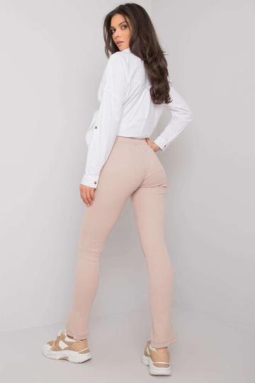 Světle béžové ležérní...