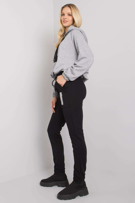 Černošedý set s Danielle Patch