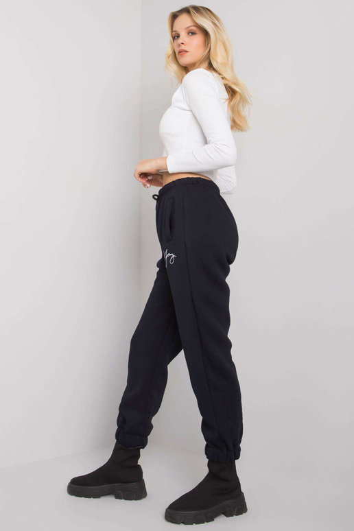 Tmavě modré tepláky s nápisem Lily