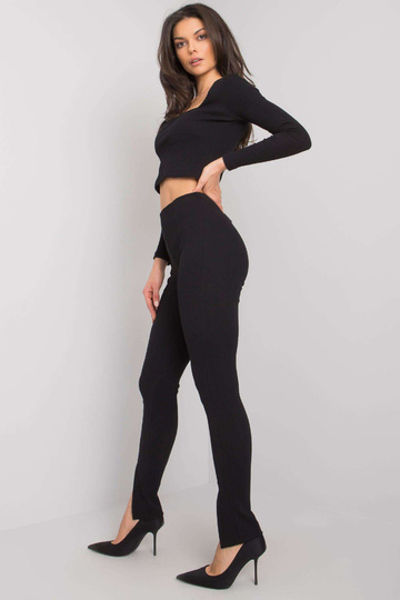 Černé ležérní dělené legíny...