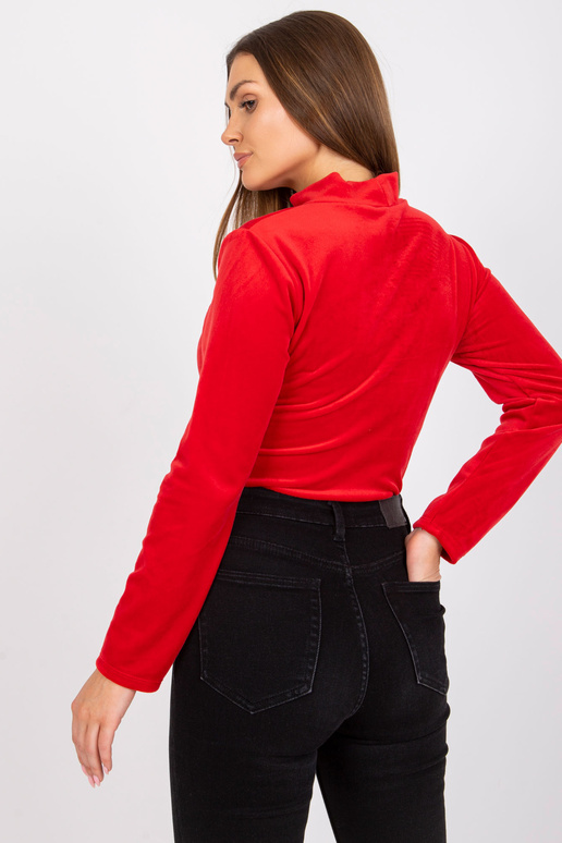 Červená velurová halenka s výstřihem... Červená velurová halenka s výstřihem...
