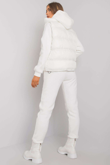 Bílá souprava s vestou Aysel