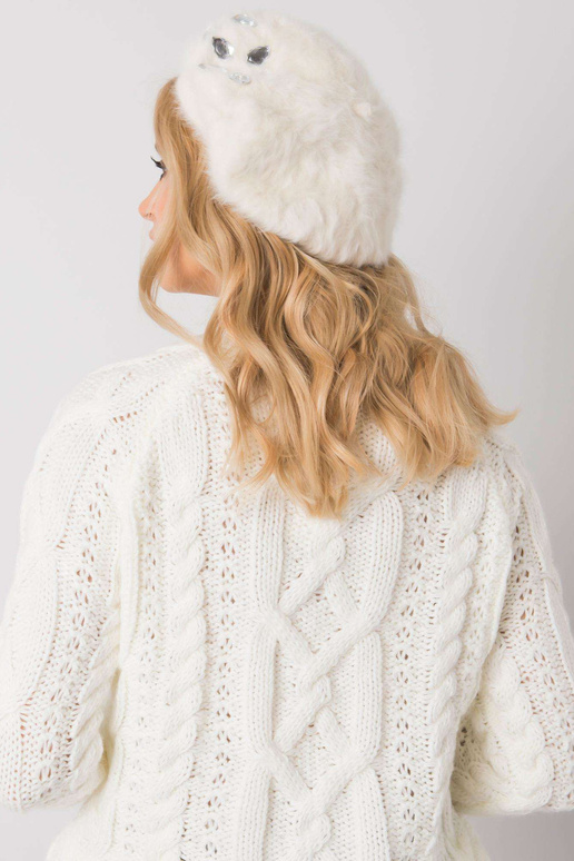 Ecru dámský baret s nášivkou