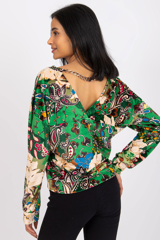 Zelená vzorovaná halenka s řetízkem... Zelená vzorovaná halenka s řetízkem...