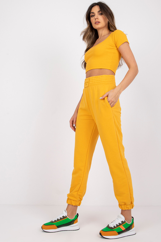 Světle oranžové tepláky s kapsami RUE...