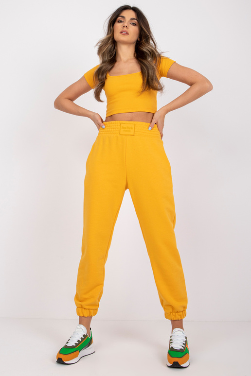 Světle oranžové tepláky s kapsami RUE...