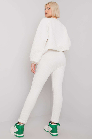 Ecru dvoudílná prošívaná...