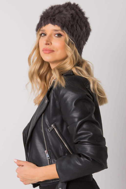 Čepice z grafitové kožešiny