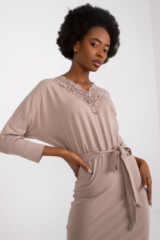 Tmavě béžové šaty s krajkou Toronto...