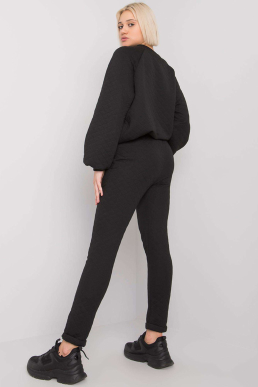 Černá dvoudílná prošívaná souprava...