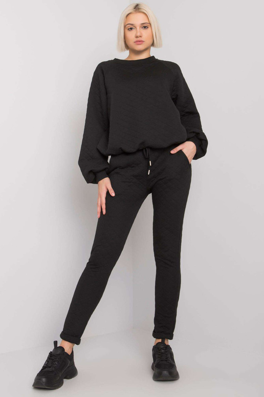 Černá dvoudílná prošívaná souprava...