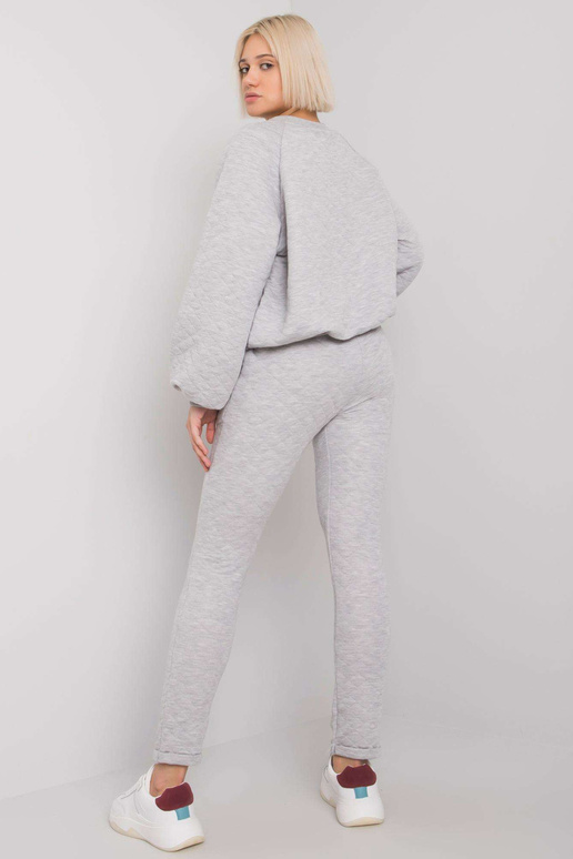 Šedá dvoudílná prošívaná souprava...