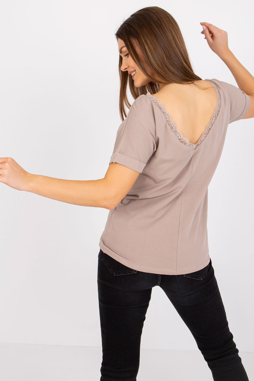 Tmavě béžová halenka s výstřihem na...