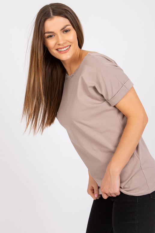 Tmavě béžová halenka s výstřihem na...