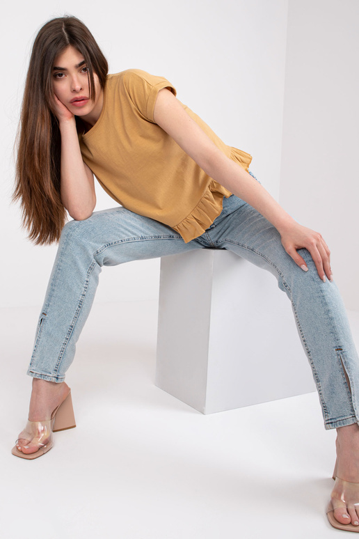 Velbloudí tričko s volánky od Hierro...