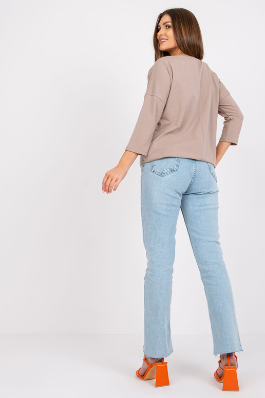 Tmavě béžová halenka s nášivkou Sara