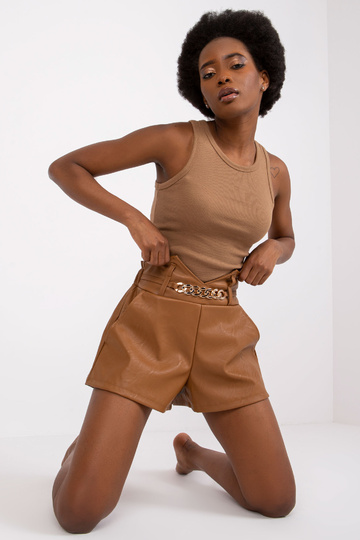 Koženkové šortky Iwetta Camel 2