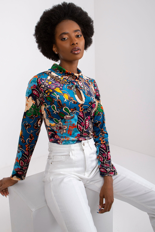 Tmavě modrá vzorovaná halenka s... Tmavě modrá vzorovaná halenka s...