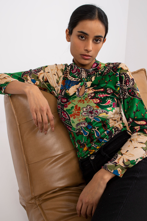 Zelená vzorovaná halenka s velurem...