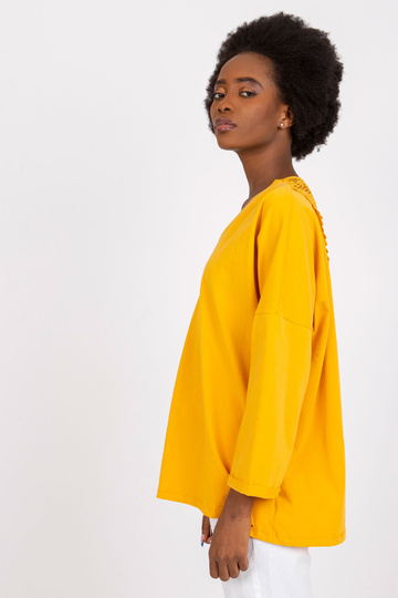 Bledě oranžová halenka s...