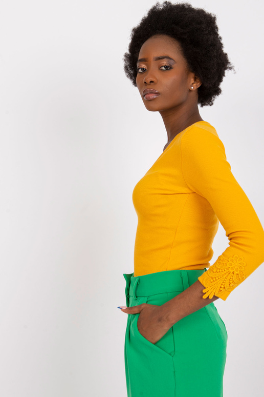 Světle oranžová proužkovaná halenka...