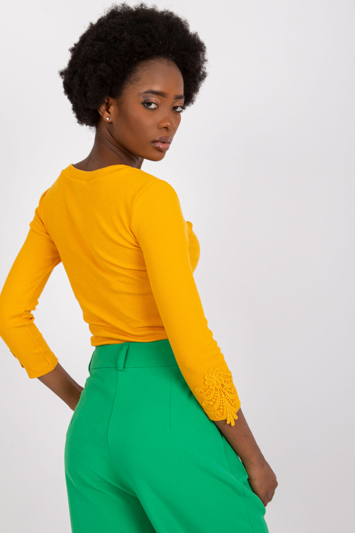 Světle oranžová proužkovaná halenka...