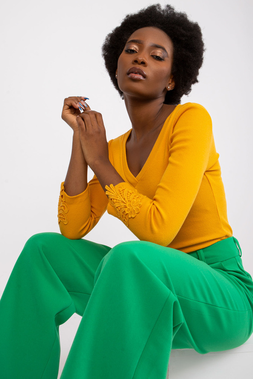 Světle oranžová proužkovaná halenka...